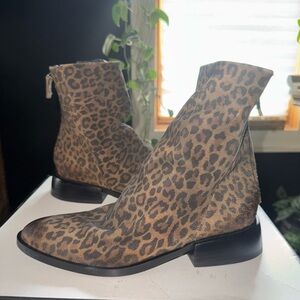 Steve Madden Nexie Leopard Print Ankle Boots - size 8 run small and narrow